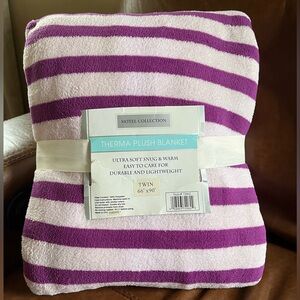 HOTEL COLLECTION* THERMAL PLUSH BLANKET. Purple & White Stripes. Twin 66"X 90".